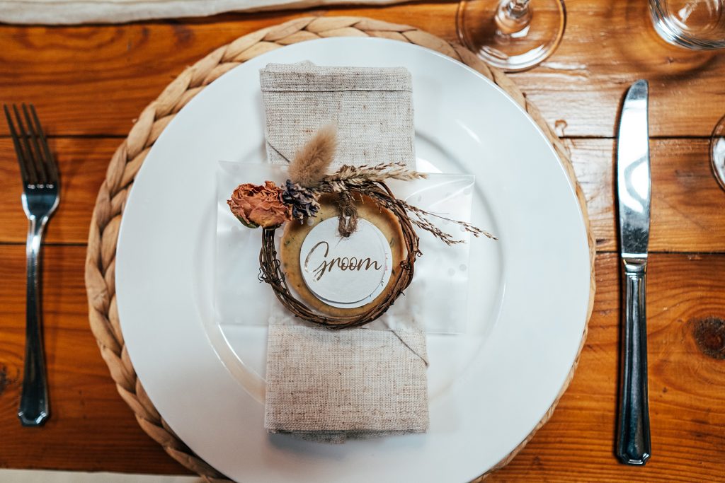 table place for a Groom