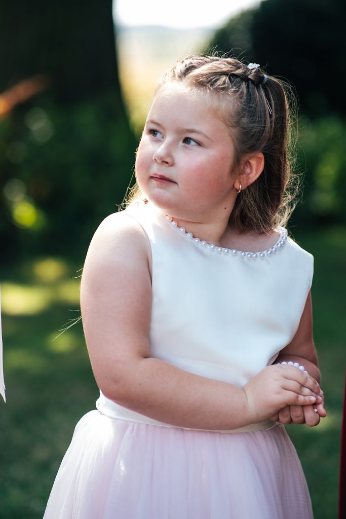 flower girl holds confetti