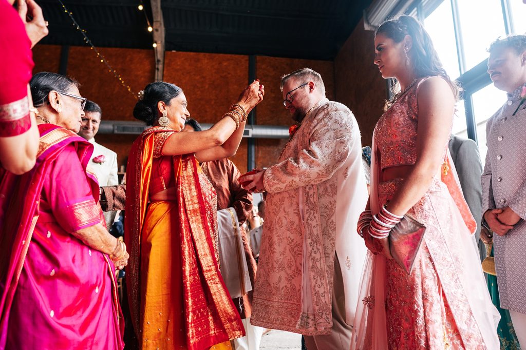 brides mum and groom exchange offerings and blessings