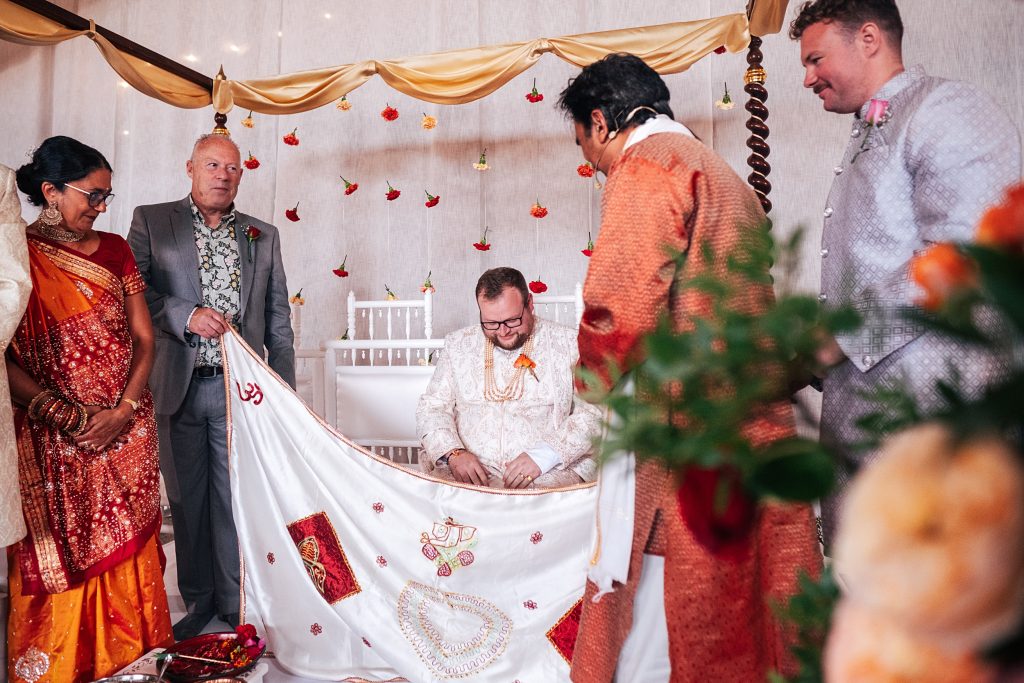 groom waits to look for bride during Kanya Aagman