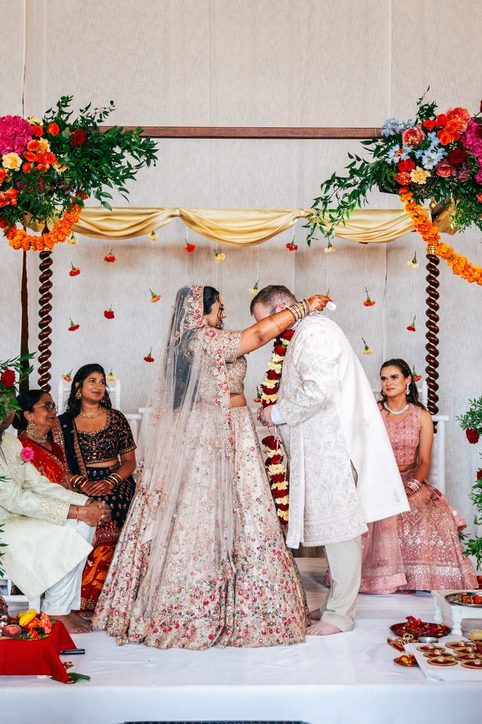 Bride gives groom garland for Varmala