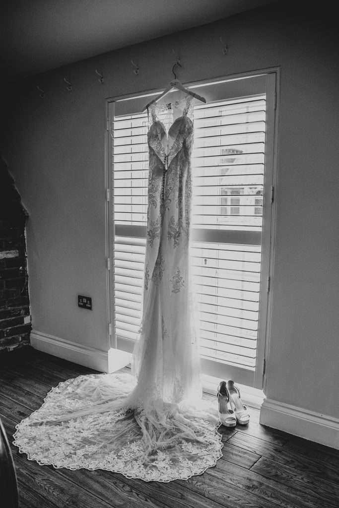 Summer wedding outdoors at Vaulty Manor Essex documentary wedding photographerSummer wedding outdoors at Vaulty Manor Essex documentary wedding photographer