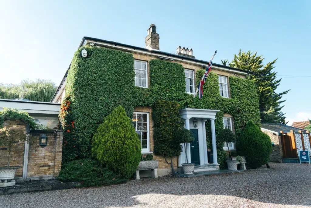 Friern Manor Wedding Photographer A Rainy Autumn Wedding in Essex
